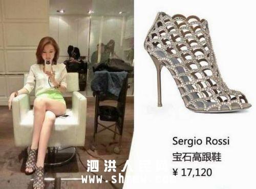 郭美美脚下一双价值1万7千元的施华洛奇水晶高跟鞋