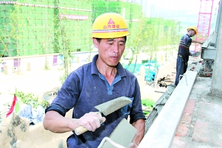 网曝民工月薪1.4万秒杀白领 建筑工年薪超10万