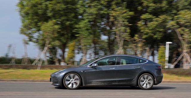 特斯拉Model 3性能版极限测试：这台车竟然能漂移